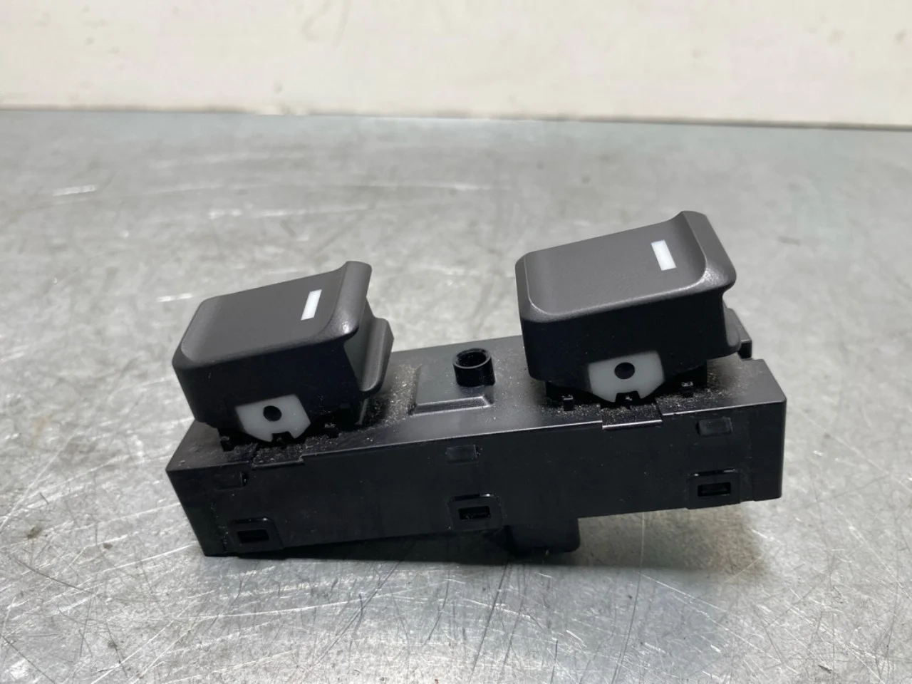 Maxus EV80 2019-> Window regulator switch