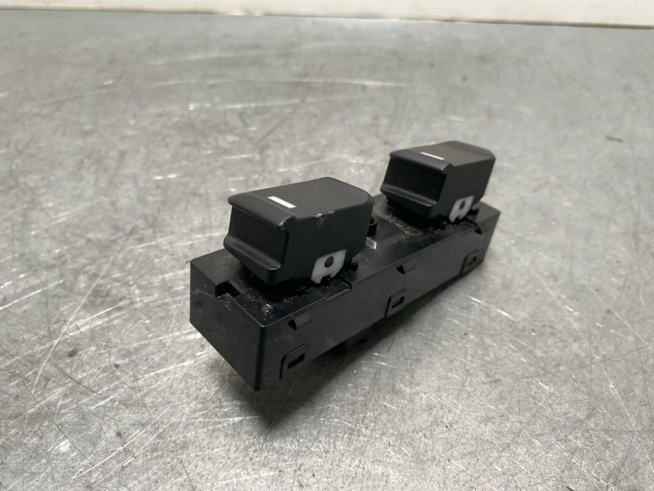 Maxus EV80 2019-> Window regulator switch view 2