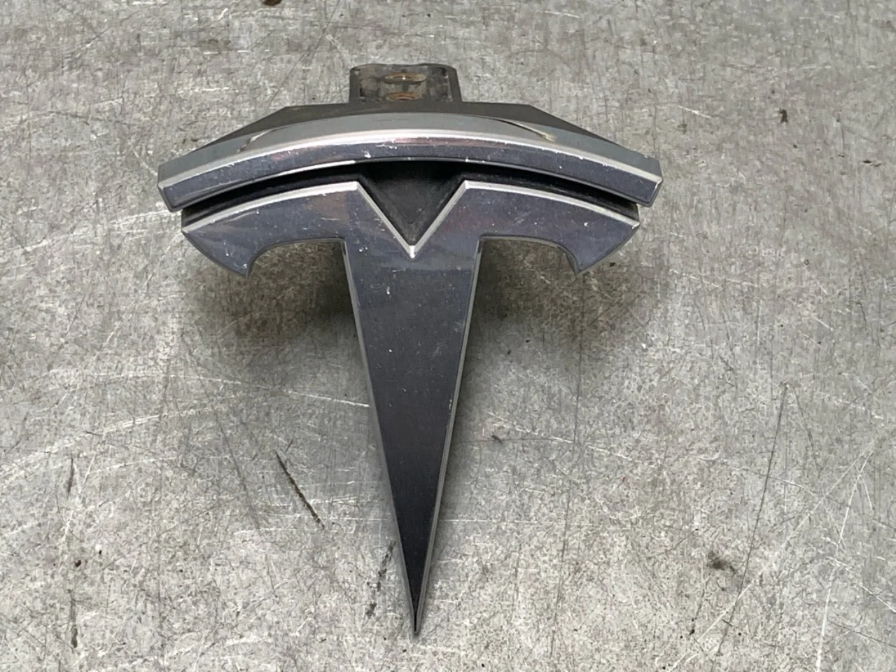 Tesla MODEL X 2016- Embléma