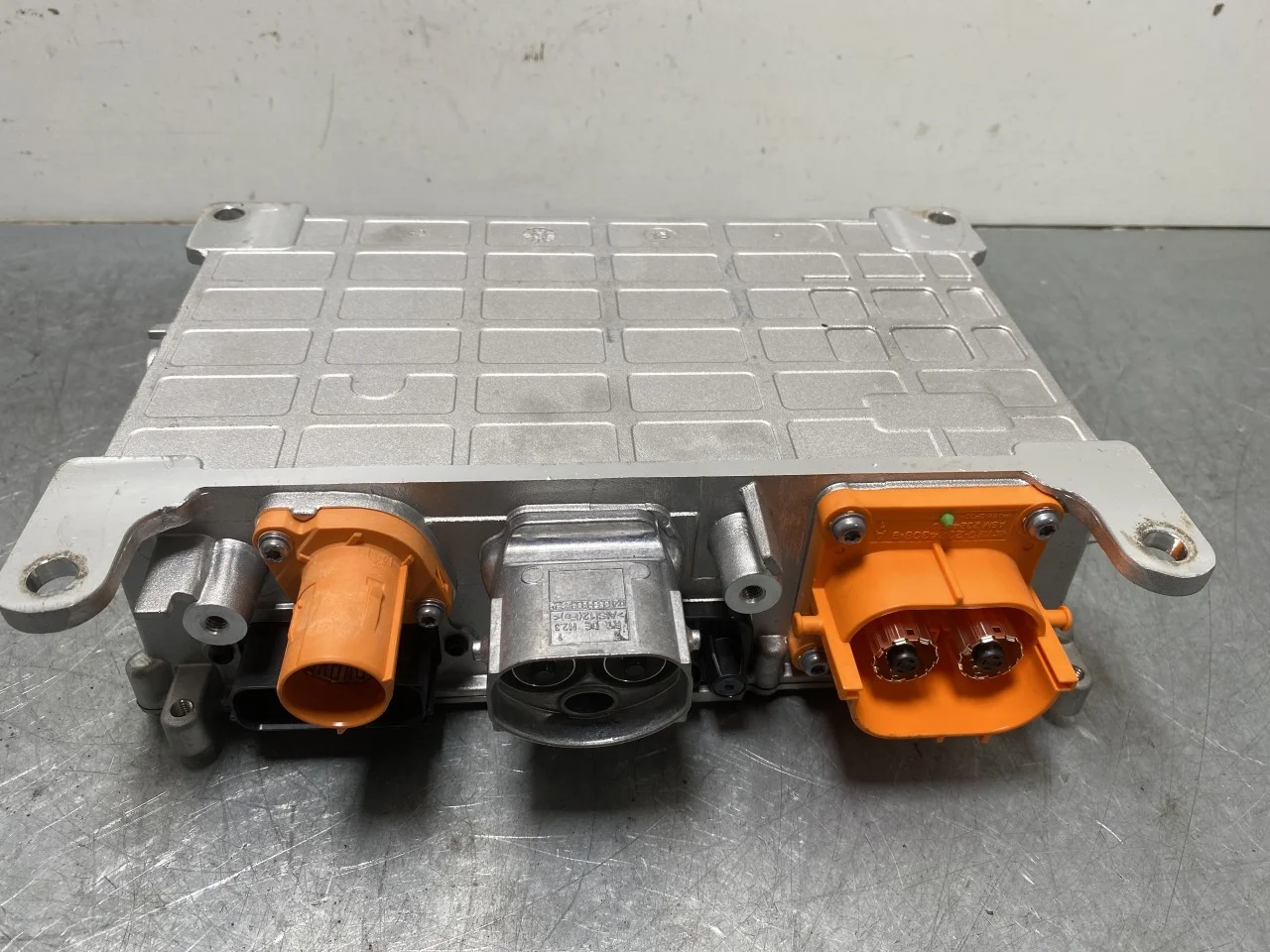Mercedes EQC 2020- Încărcător baterie vedere 3