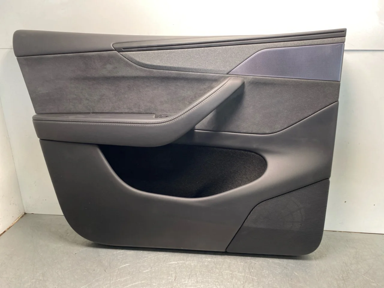 Tesla MODEL Y 2021- Ajtókárpit, bal