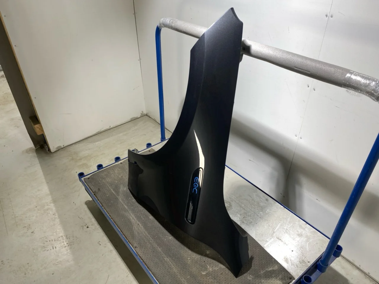 Mercedes EQC 2020- Front left fender view 3