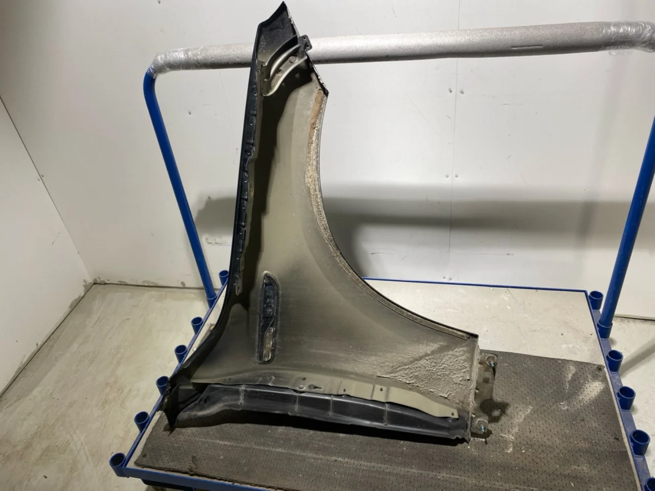 Mercedes EQC 2020- Front left fender view 4
