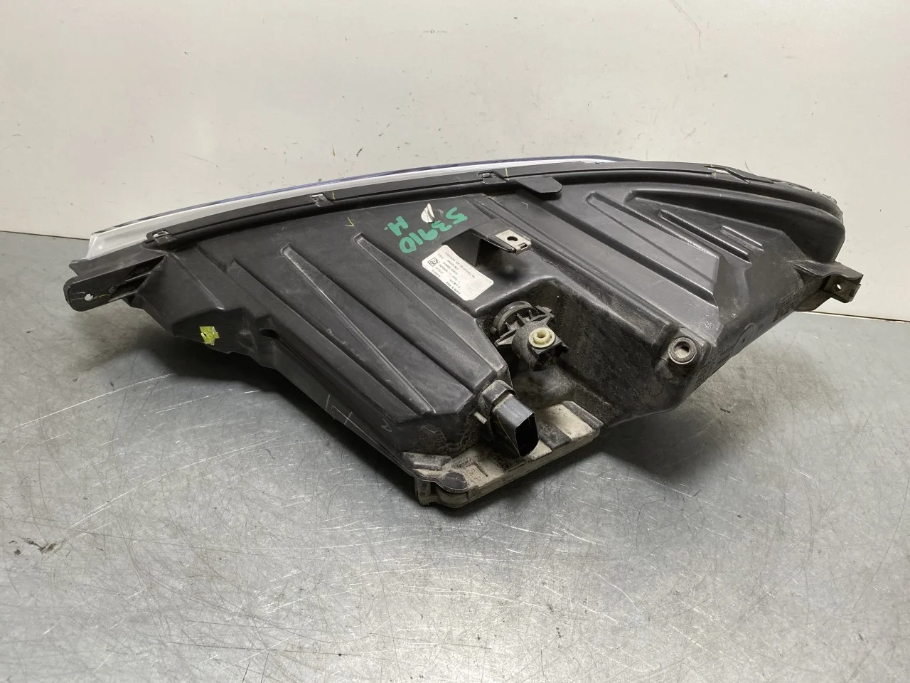 Tesla MODEL S 2013- Right headlight view 2