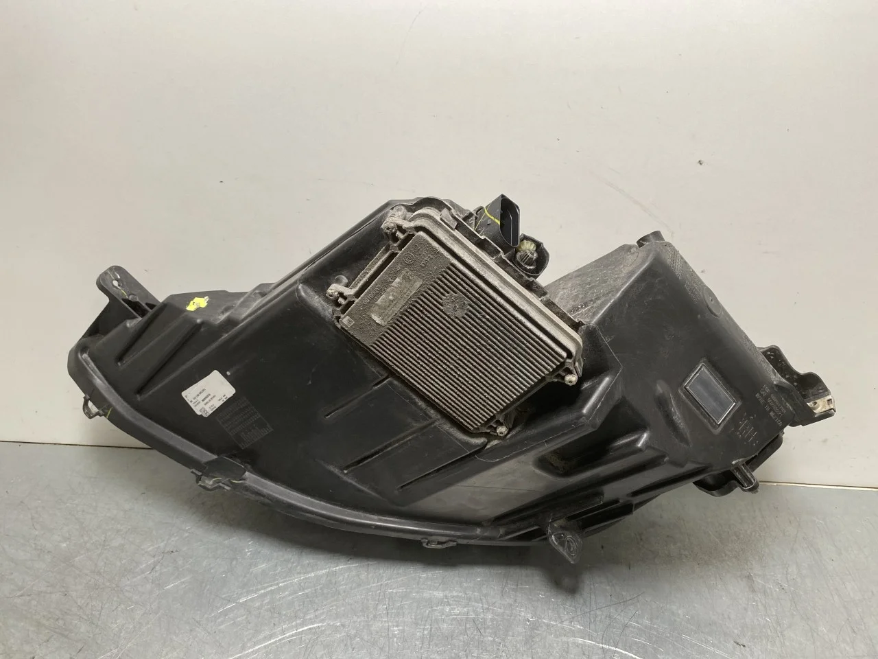 Tesla MODEL S 2013- Right headlight view 3