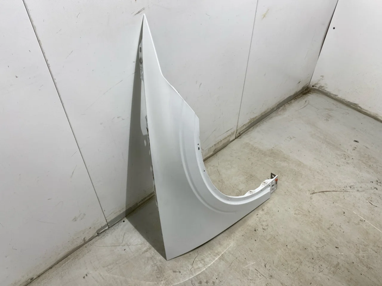 Polestar 2 2020- Front right fender view 2