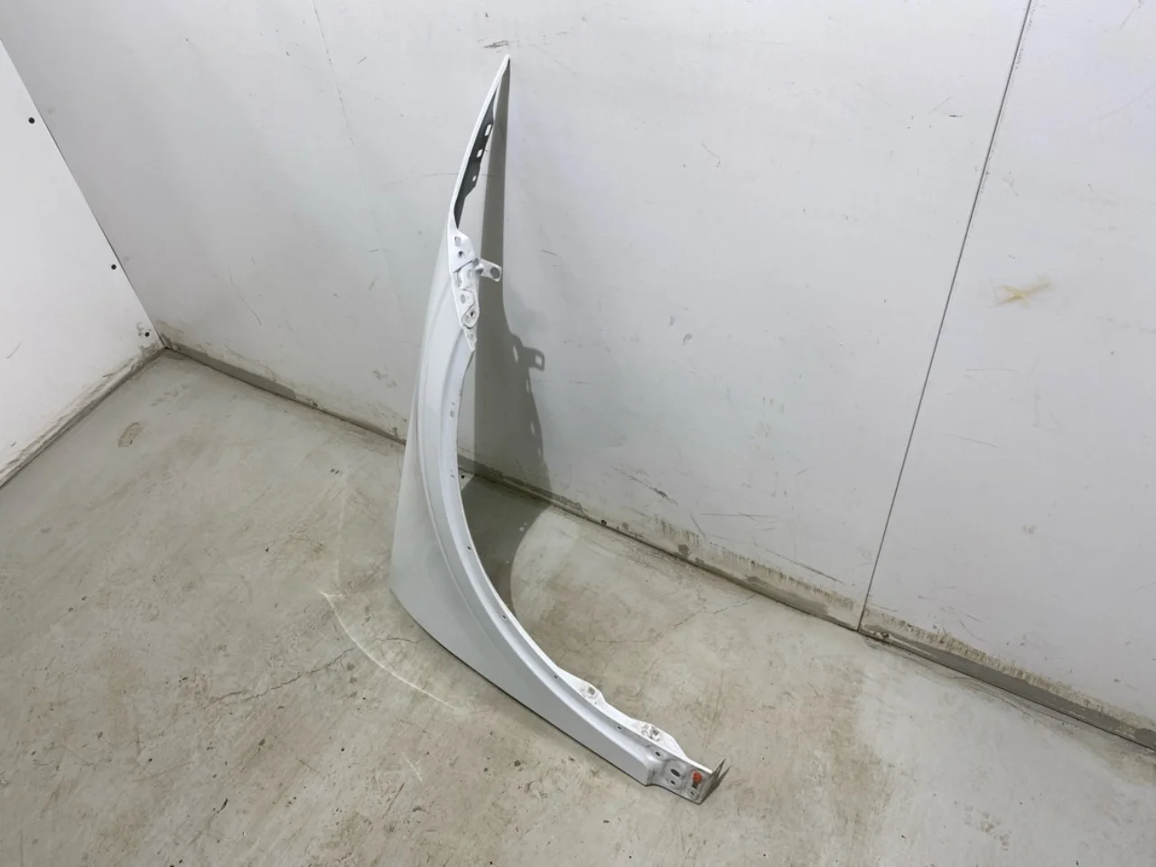 Polestar 2 2020- Front right fender view 3