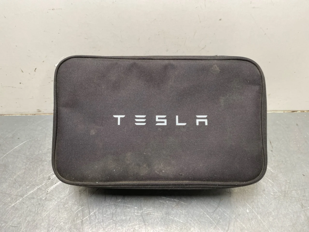 Tesla MODEL Y 2021- Vonóhorog