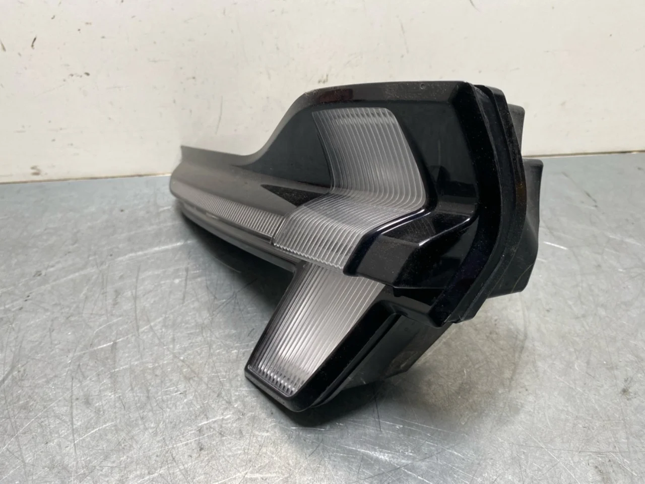 Ford MUSTANG MACH-E 2021- Right tail light on tailgate, inner view 2