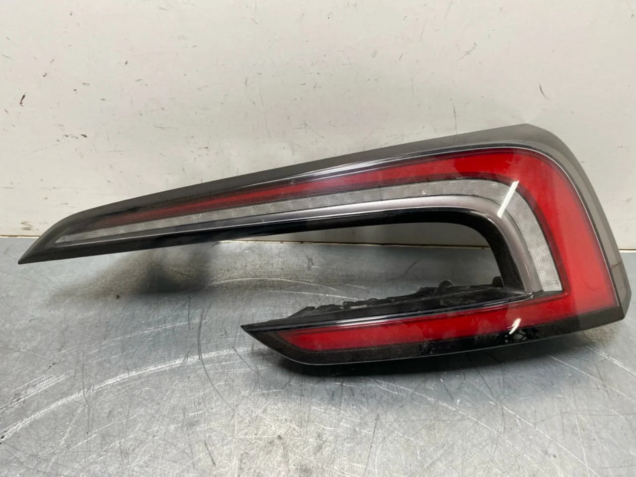 Tesla MODEL 3 2024- Hátsó lámpa, jobb