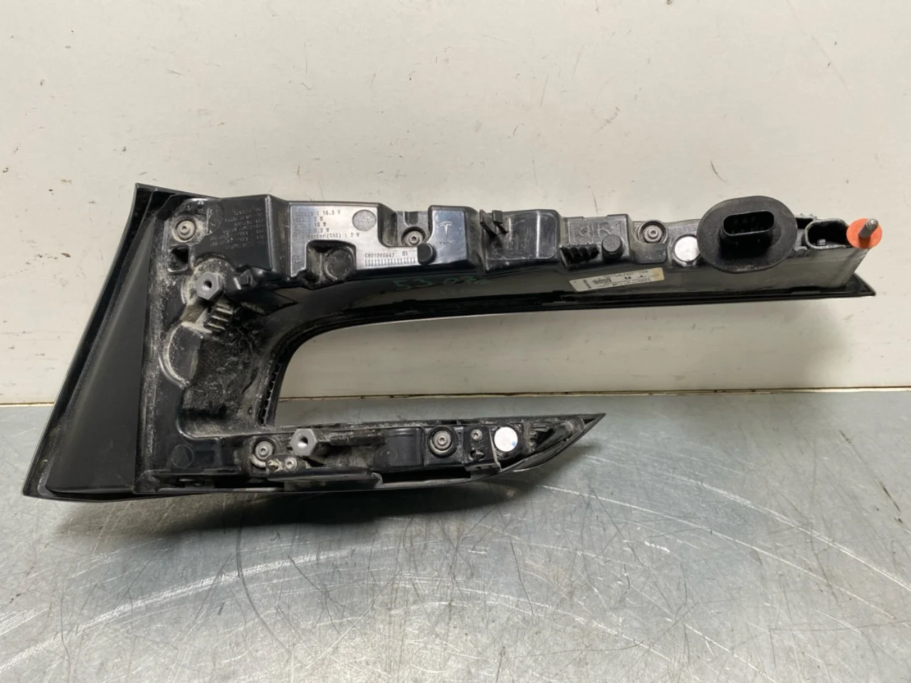 Tesla MODEL 3 2024- Right tail light view 2