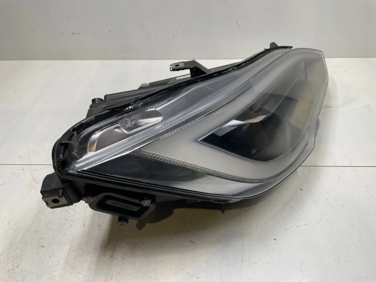 Tesla MODEL S 2013- Right headlight view 3