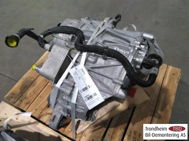 Tesla MODEL 3 2017--> Elektromos motor, első