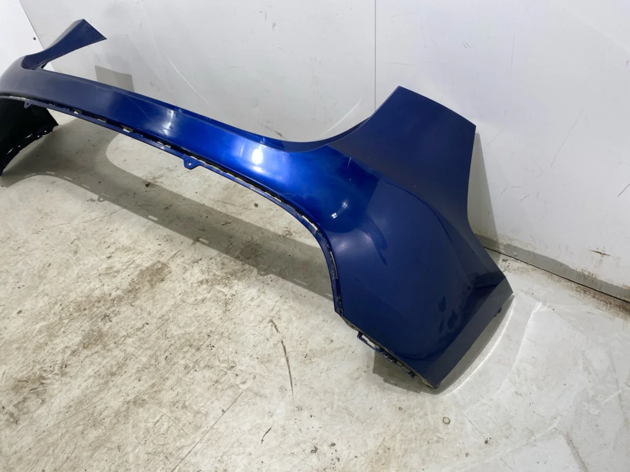 Tesla MODEL Y 2021- Rear bumper view 3