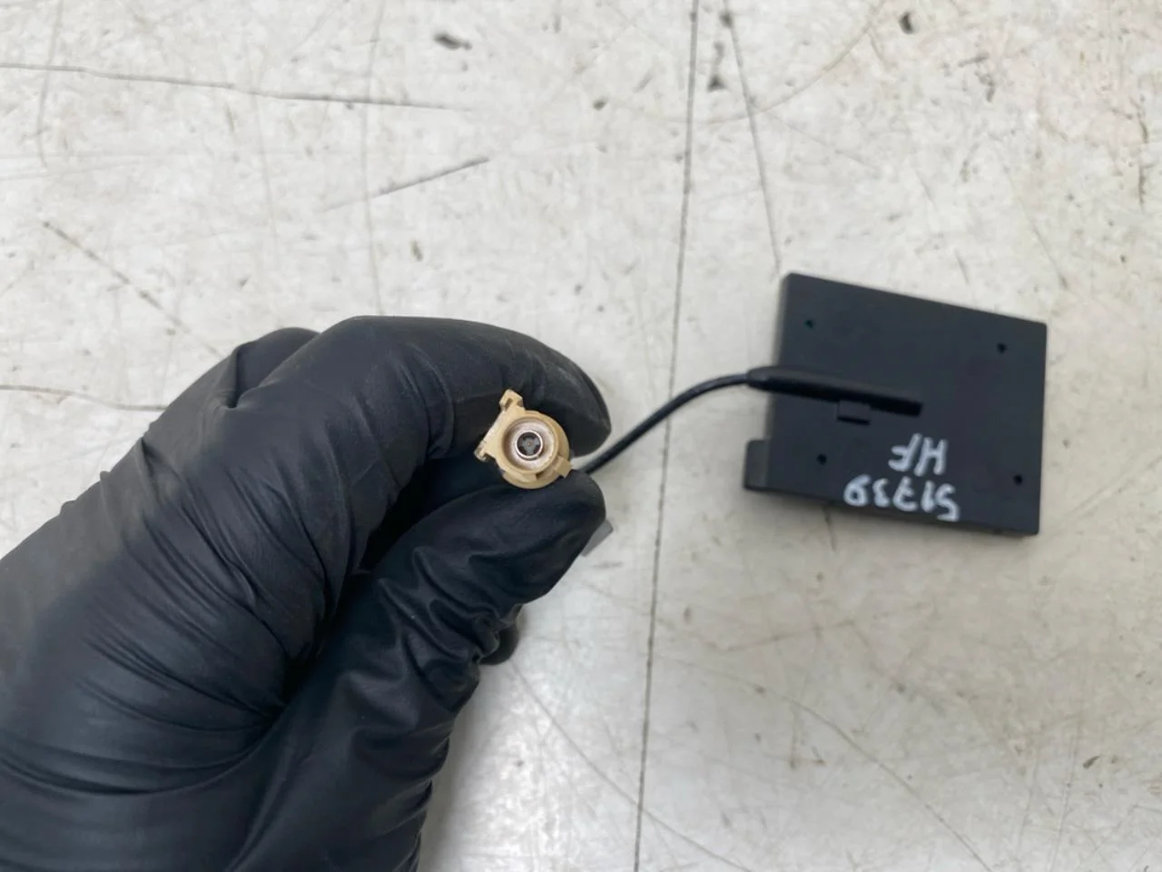 Fisker OCEAN Antenna amplifier