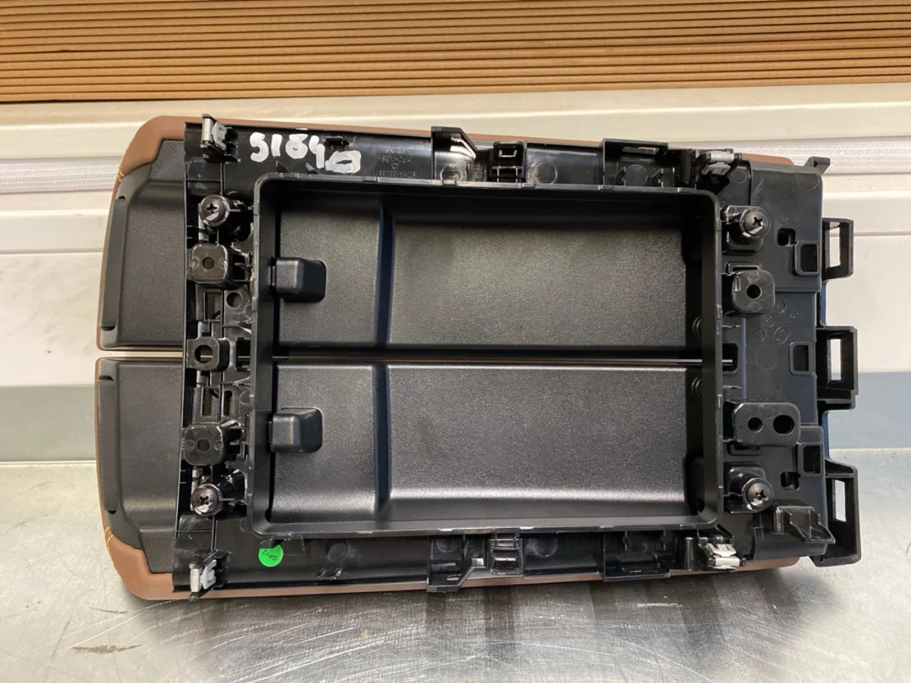 Byd TANG 2021->> Armrest view 4