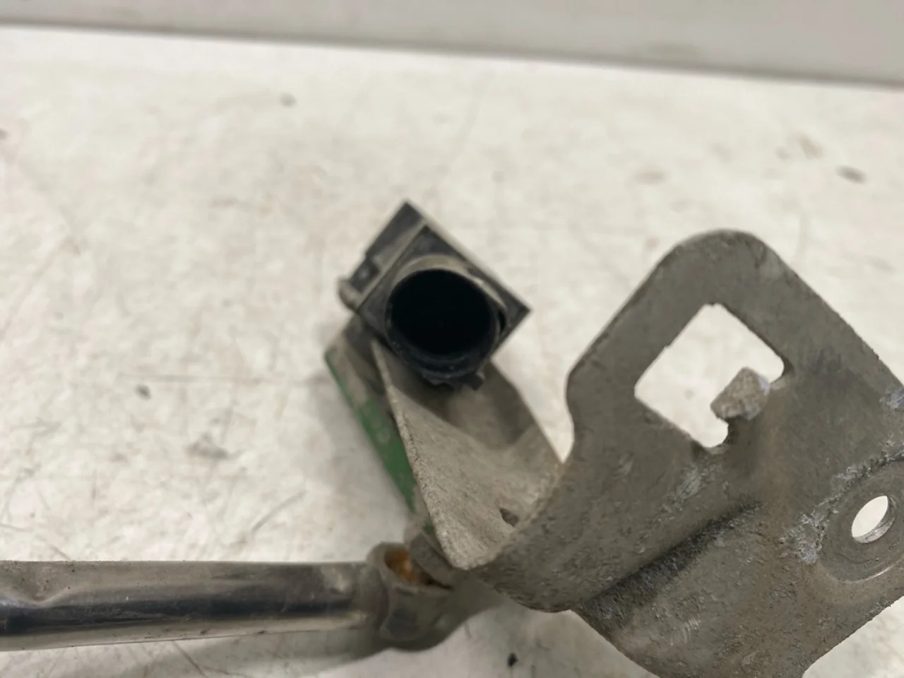 Tesla MODEL S 2013- Level control / air suspension sensor view 4