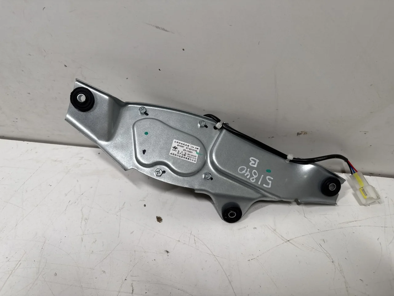 Byd TANG 2021->> Tailgate wiper motor view 3