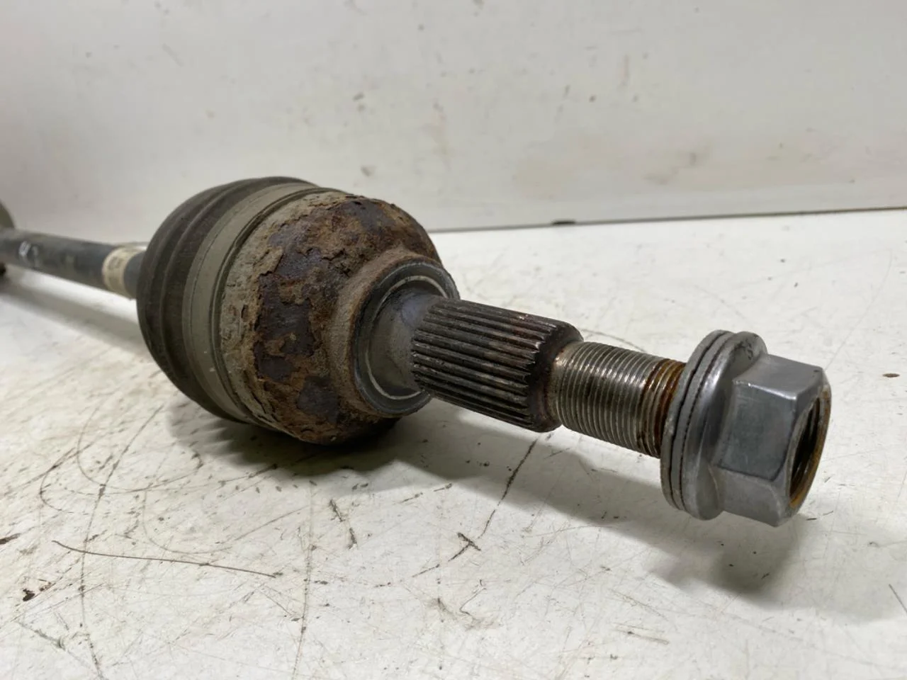 Tesla MODEL 3 2017--> Rear right driveshaft view 3