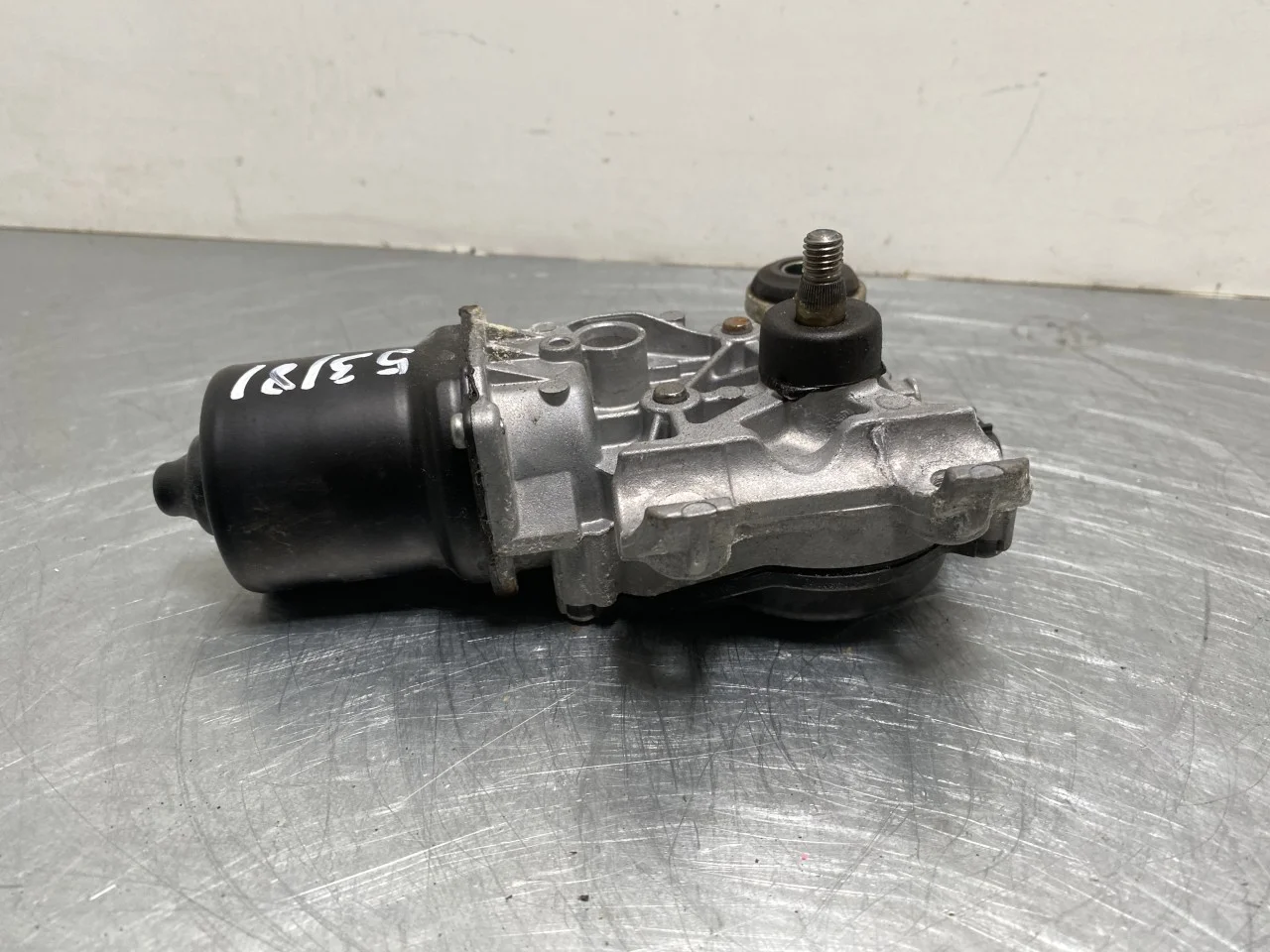 Nissan LEAF 2011-17 Windshield wiper motor view 3