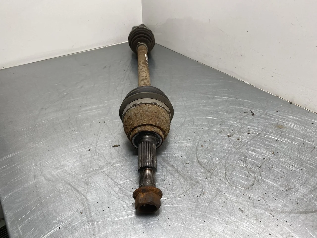 Nissan LEAF 2011-17 Front left driveshaft view 3
