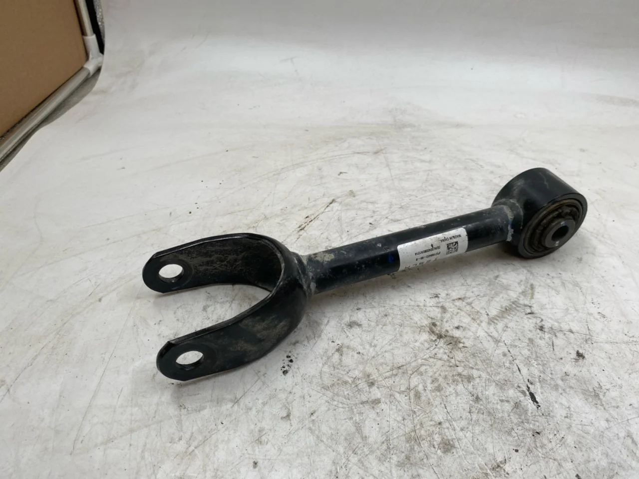 Tesla MODEL Y 2021- Control arm, rear right view 2