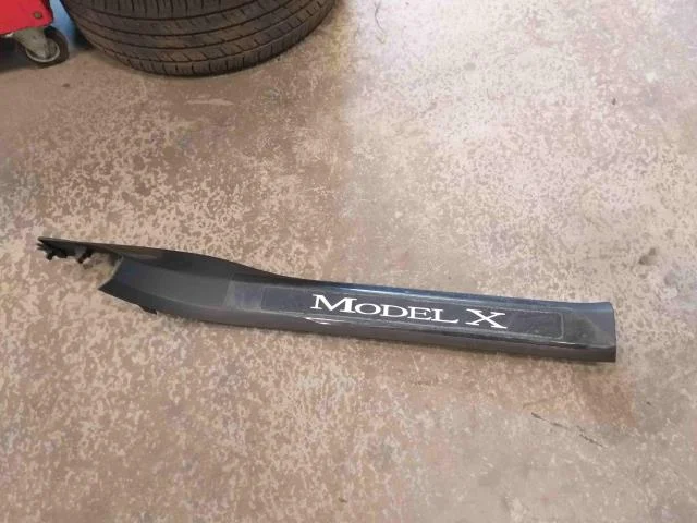 Tesla MODEL X 2016- Egyéb belső berendezés