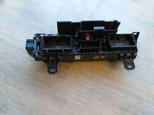 Tesla MODEL S 2013- Biztosítékdoboz / elektromos központ nézet 2