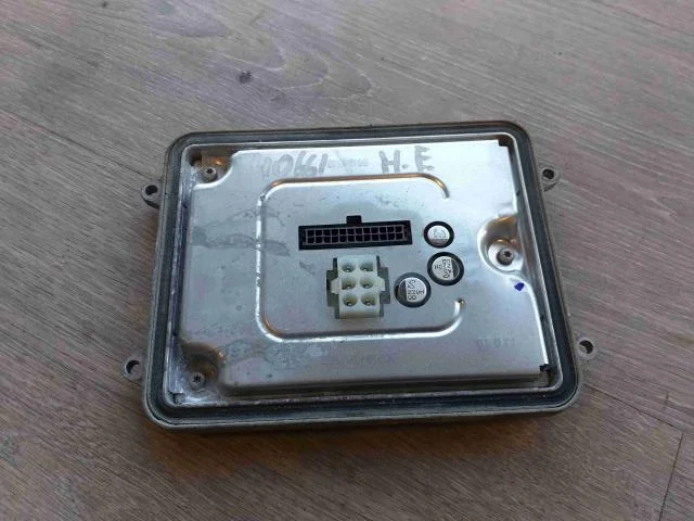 Tesla MODEL S 2013- Hűtőventilátor relé nézet 2