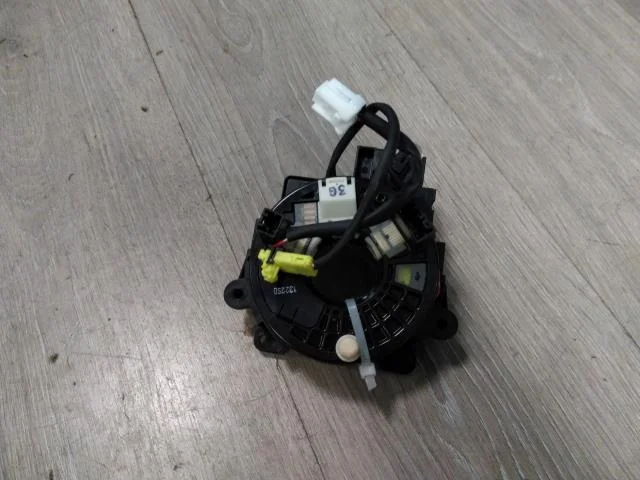 Nissan LEAF 2011-17 Airbag clock spring view 2