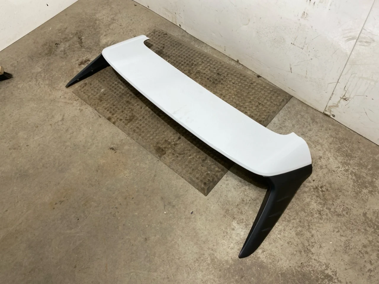 Hyundai KONA / ELECTRIC 2018-23 Spoiler, tailgate view 3