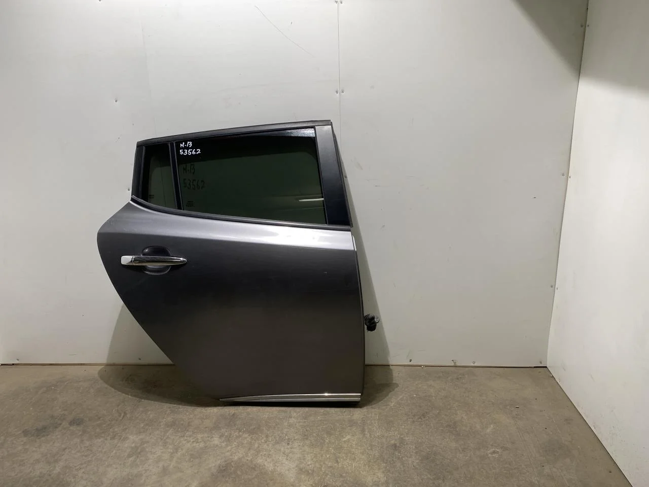 Nissan LEAF 2011-17 Door, 4-door, rear right