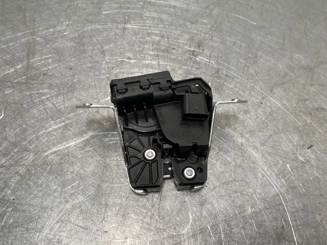 Mercedes EQC 2020- Tailgate lock view 2