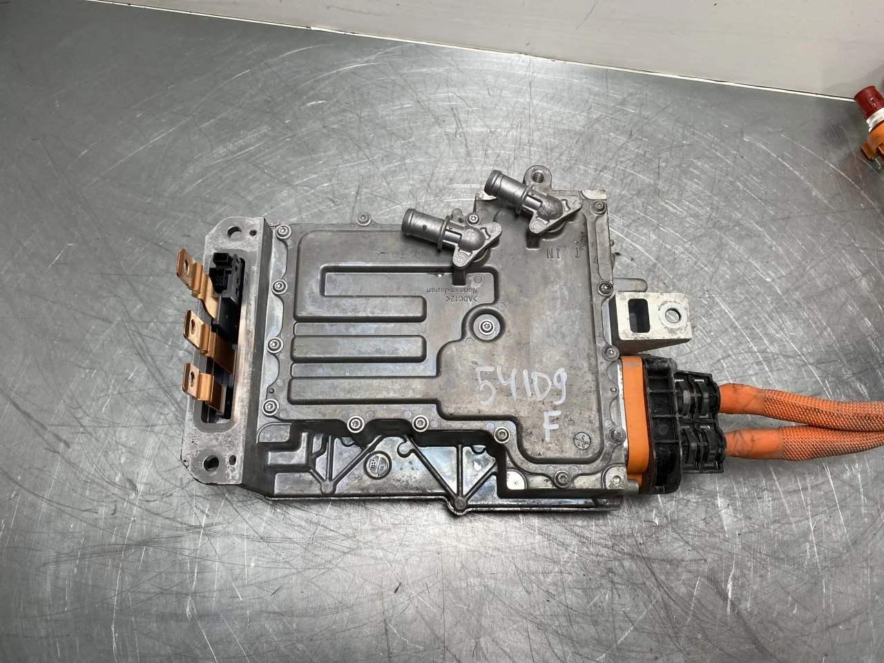 Porsche TAYCAN 2020- Battery charger view 2