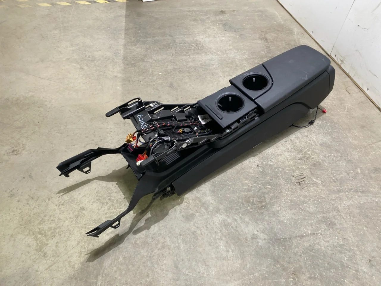 Porsche TAYCAN 2020- Armrest view 2
