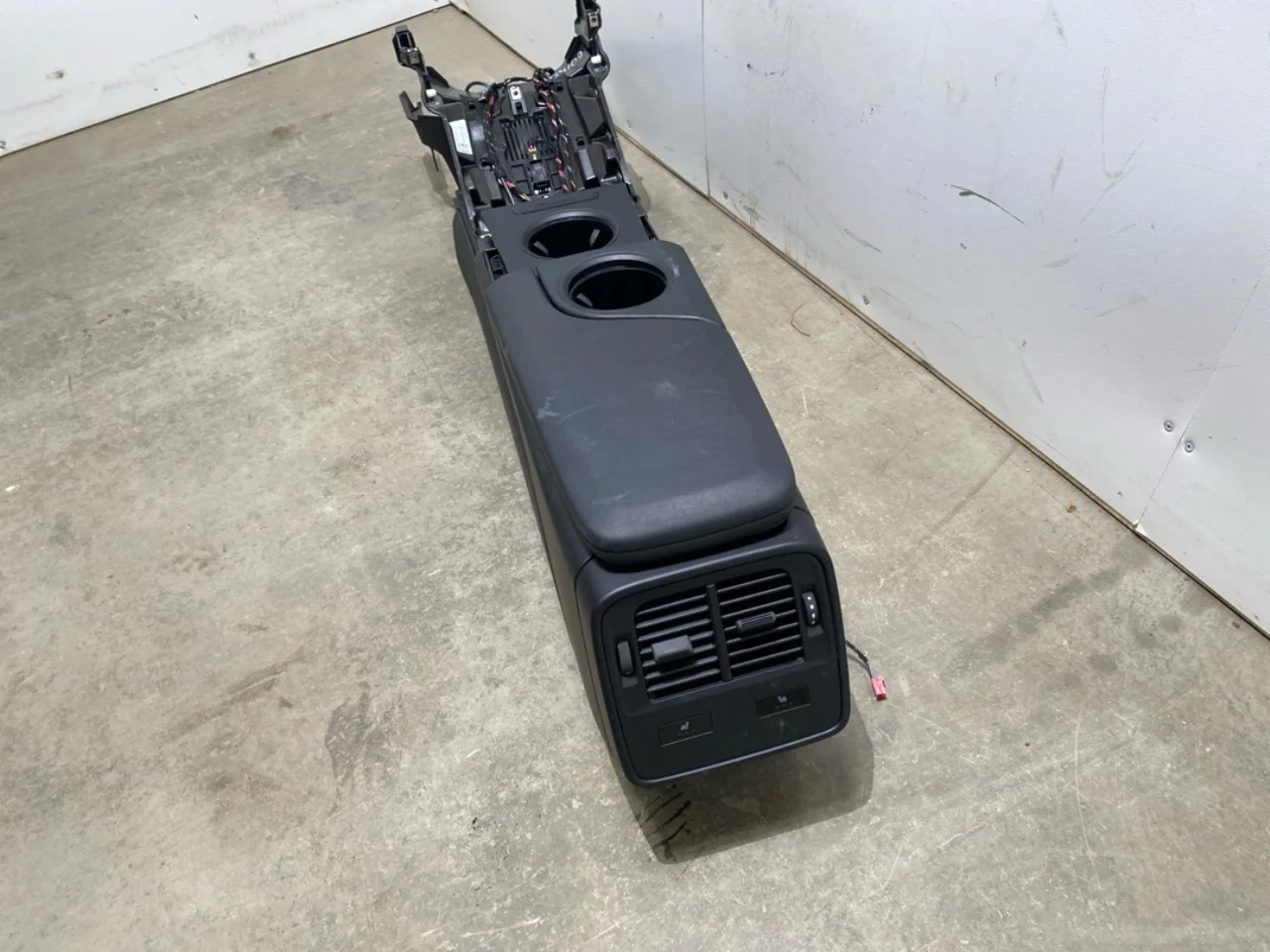 Porsche TAYCAN 2020- Armrest view 4
