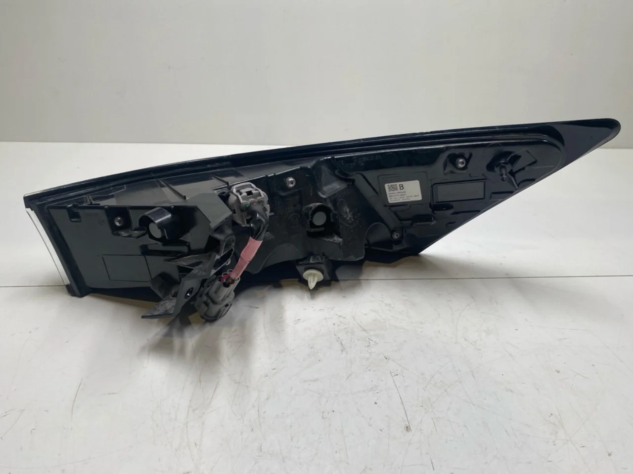 Nissan ARIYA 2021- Left tail light view 2