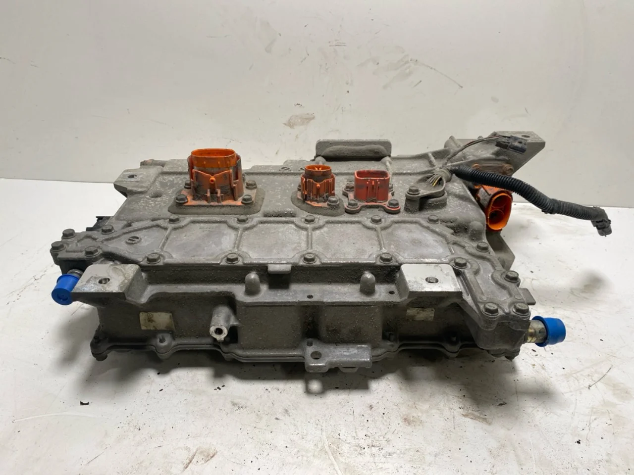 Nissan LEAF 2011-17 Voltage converter, battery view 3