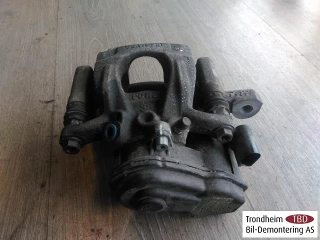 Nissan LEAF 2017-24 Rear left brake caliper view 2