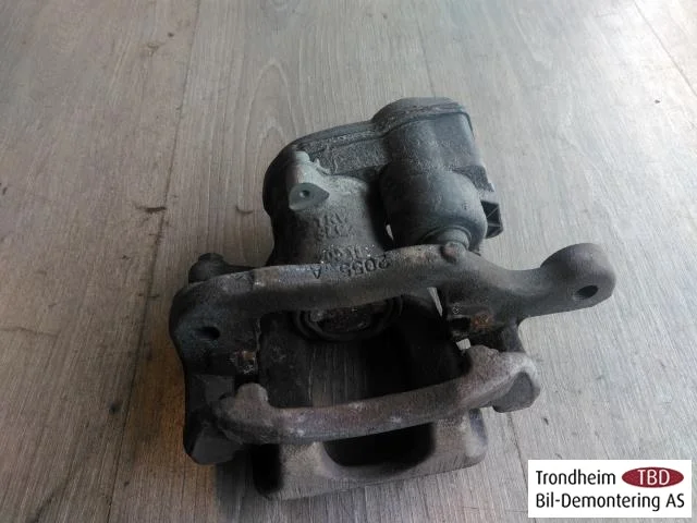 Nissan LEAF 2017-24 Rear left brake caliper view 3
