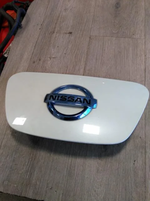 Nissan LEAF 2011-17 Charging port cover, electric / hybrid