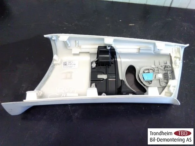 Tesla MODEL 3 2017--> Other interior equipment view 2