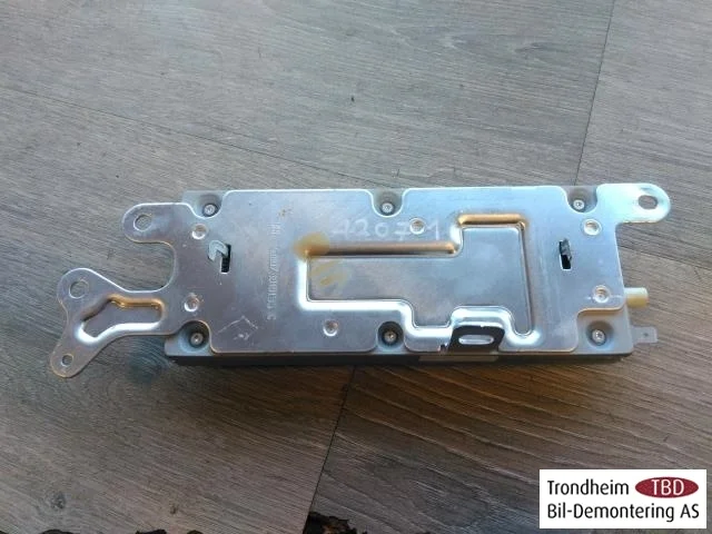 Tesla MODEL 3 2017--> Antennaerősítő nézet 2