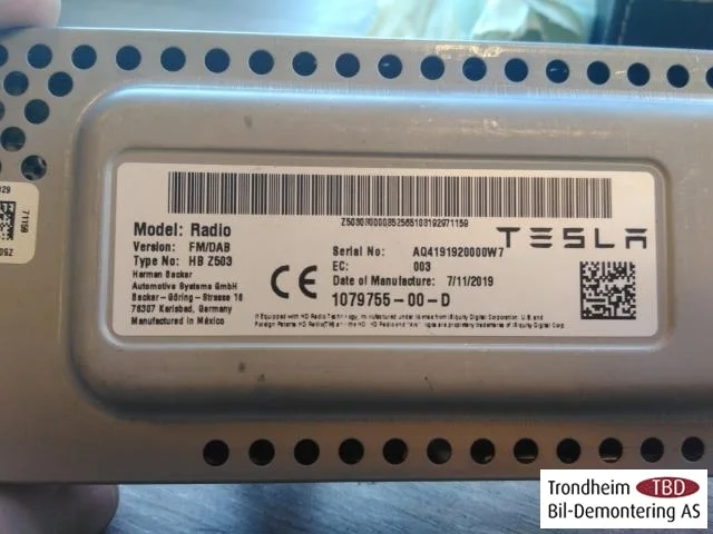 Tesla MODEL 3 2017--> Antennaerősítő nézet 3