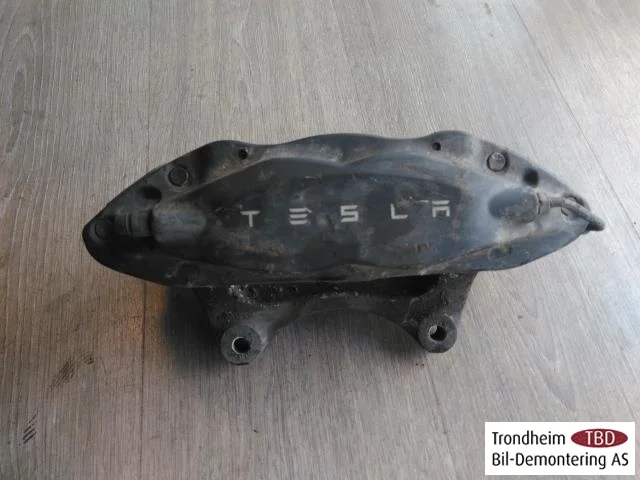 Tesla MODEL S 2013- Front left brake caliper view 2