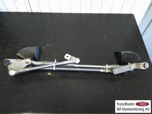 Mitsubishi OUTLANDER 2013-21 Windshield wiper linkage view 2