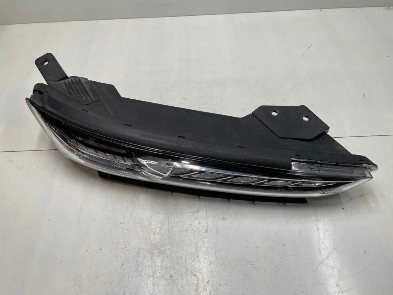 Hyundai KONA / ELECTRIC 2018-23 Cornering / fog lamp view 2