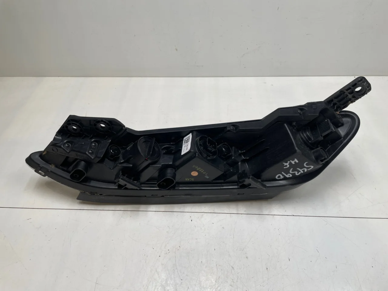 Hyundai KONA / ELECTRIC 2018-23 Cornering / fog lamp view 3