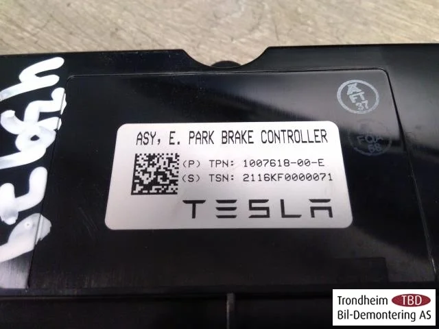 Tesla MODEL X 2016- Control unit, electric parking brake (EPB) view 2