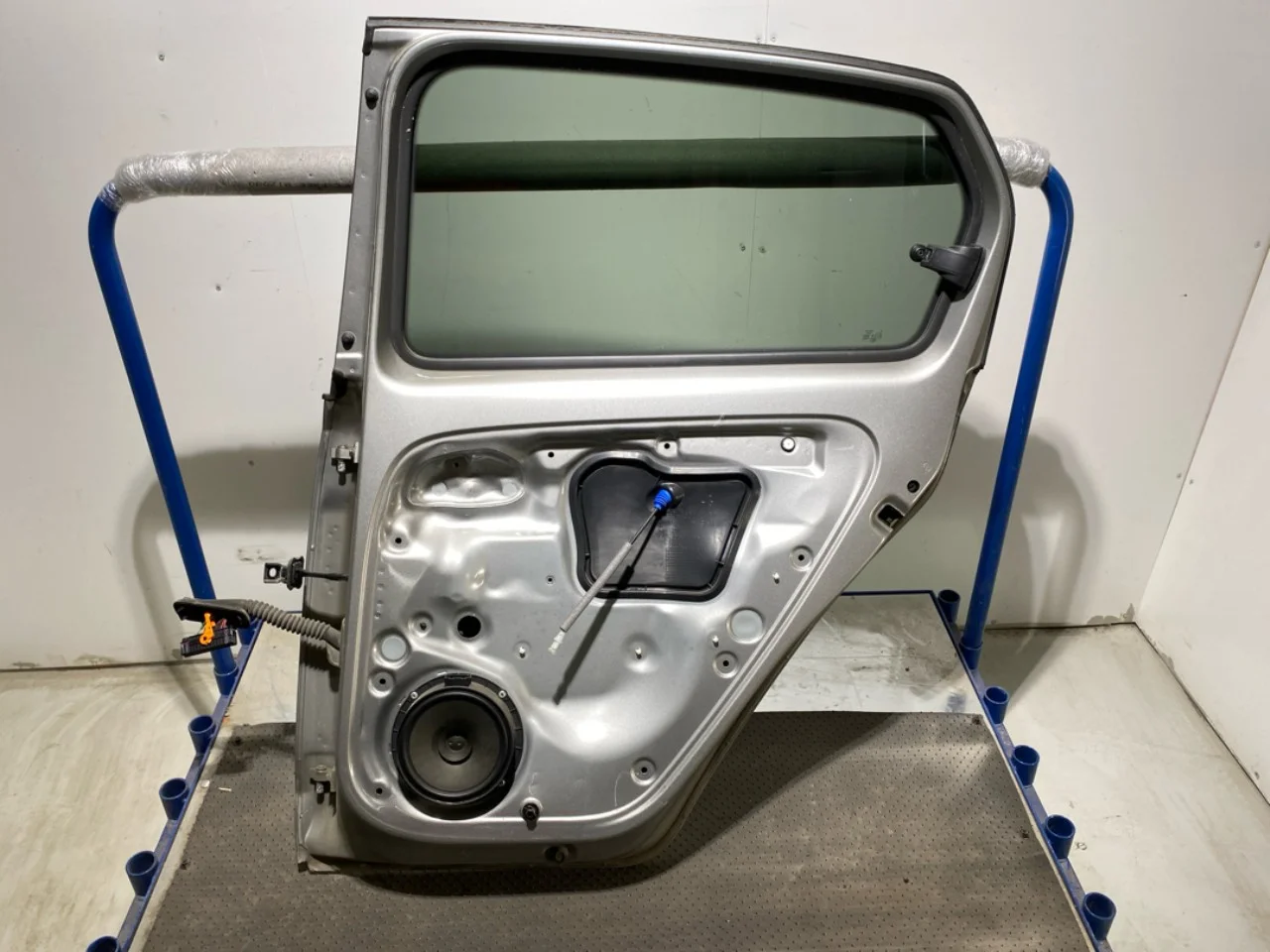 Volkswagen UP!, E-UP! Ajtó, 4 ajtós, hátsó, jobb nézet 4